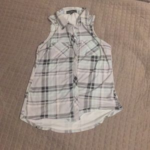 Sleeveless plaid shirt